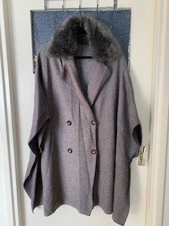 Zara Grijze Wollen Cape Maat S (valt als M), Kleding | Dames, Jassen | Winter, Maat 38/40 (M), Zara, Ophalen of Verzenden, Zo goed als nieuw
