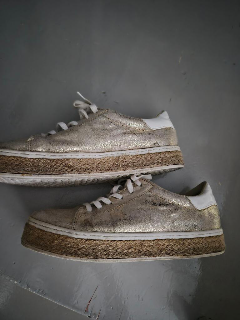 Leuke schoen schoenen s.oliver goudkleur maat 39, Kleding | Dames, Schoenen, Bruin, Ophalen of Verzenden, S.Oliver, Sneakers of Gympen