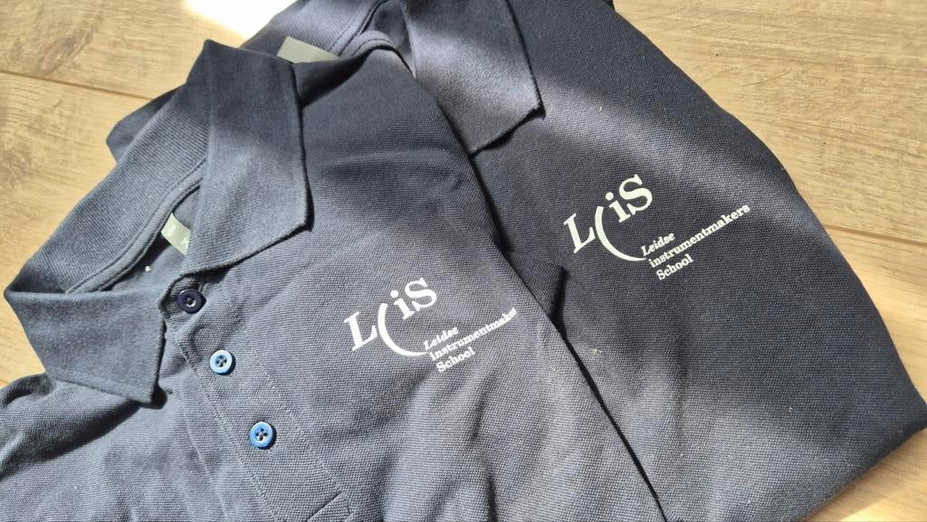 Twee donkerblauwe polo's leidseinstrumentenmakers school, Ophalen of Verzenden, Zo goed als nieuw, Blauw