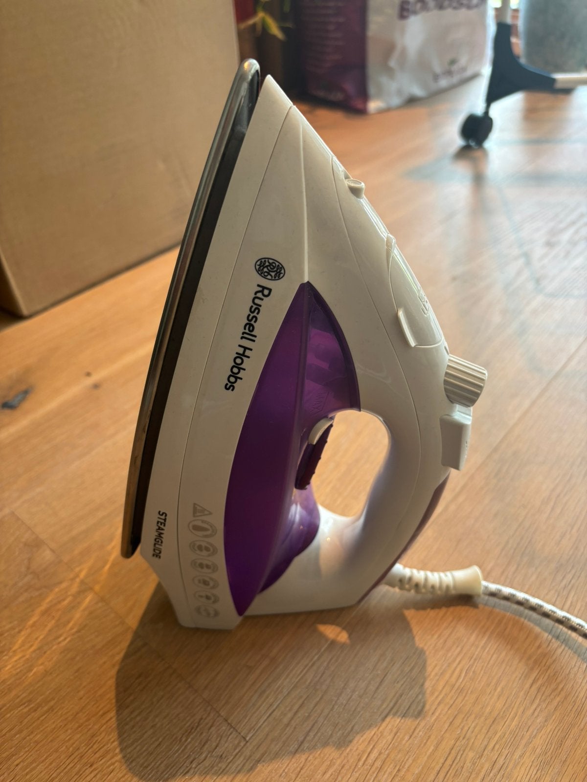 Strijkbout Russell Hobbs, Ophalen, Gebruikt, Strijkijzer met snoer