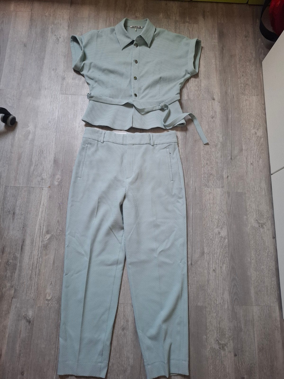 Vanilia set: broek en top in Grey Mist, Kleding | Dames, Broeken en Pantalons, Vanilia, Maat 42/44 (L), Ophalen of Verzenden, Zo goed als nieuw
