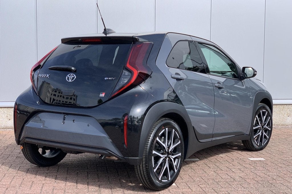 Toyota Aygo X Hybrid 115 GR Sport | Keyless Entry | Camera |, Auto's, Toyota, Automatische klimaatregeling, Stof, Euro 6, 4 stoelen