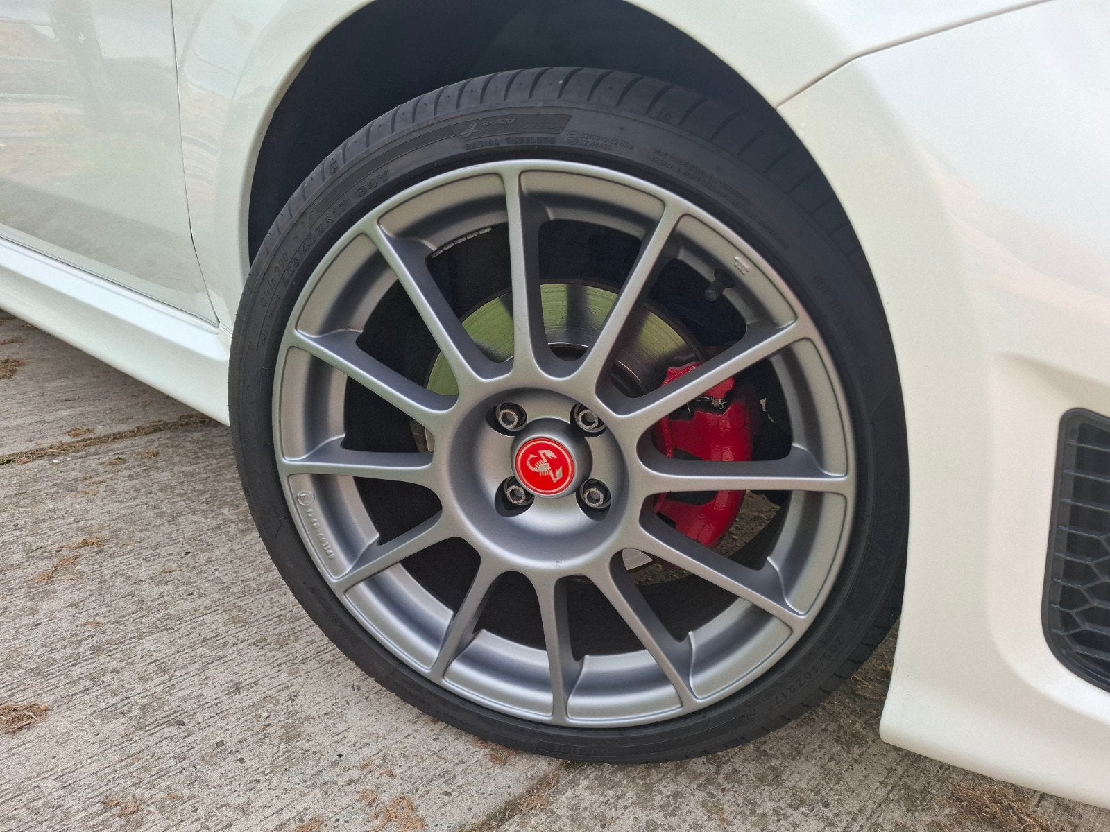 Foto 5 van Fiat 500 1.4 T-jet Abarth 595 145pk Wit 2019 Leder