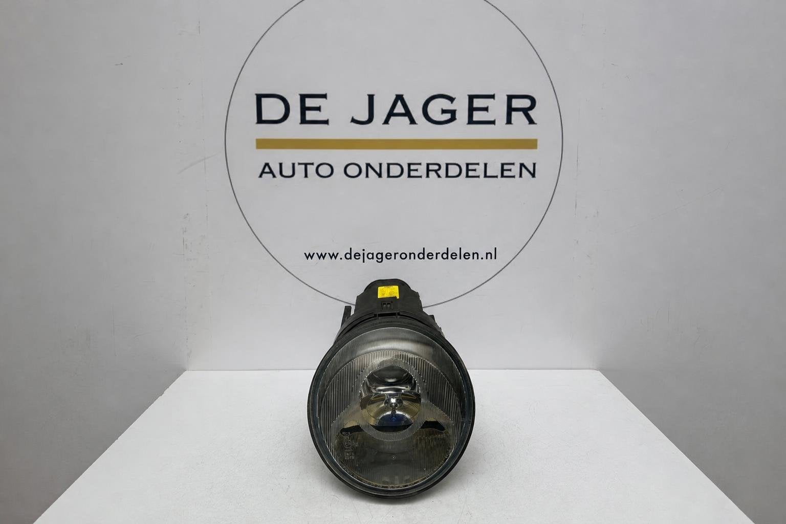 Porsche 911 993 koplamp rechts 99363103100, Auto-onderdelen, Gebruikt, Porscheplatz 1
70435  Stuttgart, DE, Porsche, Info@porsche.de