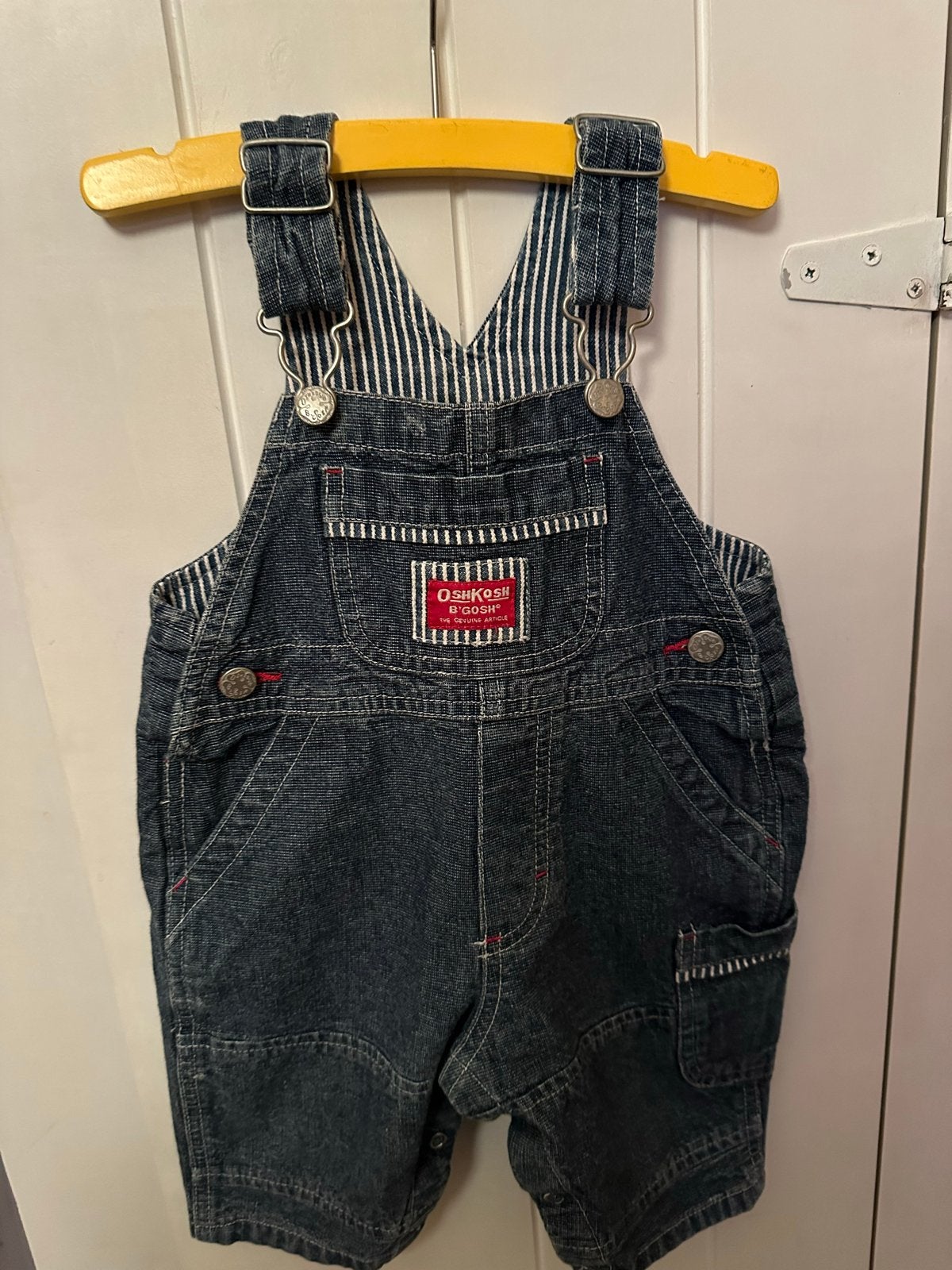 OshKosh spijker tuinbroekje baby 6 maanden - Zo goed als nie, Ophalen, Zo goed als nieuw, Jongetje of Meisje