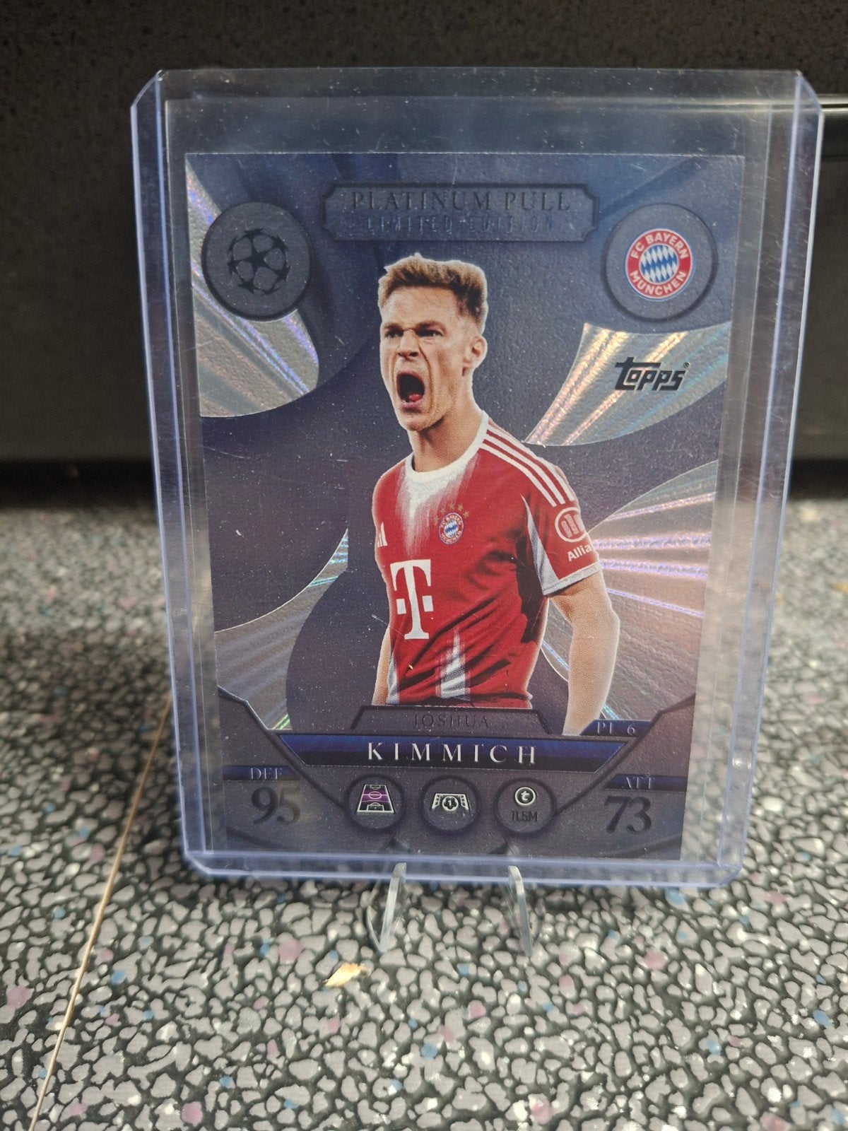 Joshua kimmich platium pull topps match attax, Ophalen of Verzenden, Zo goed als nieuw, Buitenlandse clubs, Spelerskaart