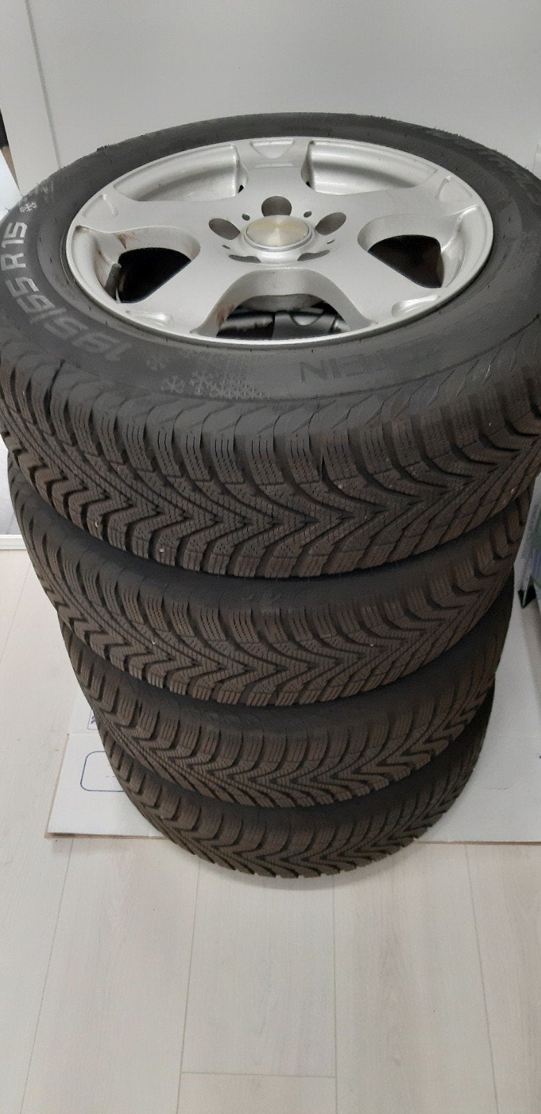 Vredestein Winterbanden 195/65/R/15 op Aluminium Velgen, Auto-onderdelen, Ophalen, Gebruikt, 15 inch, Banden en Velgen