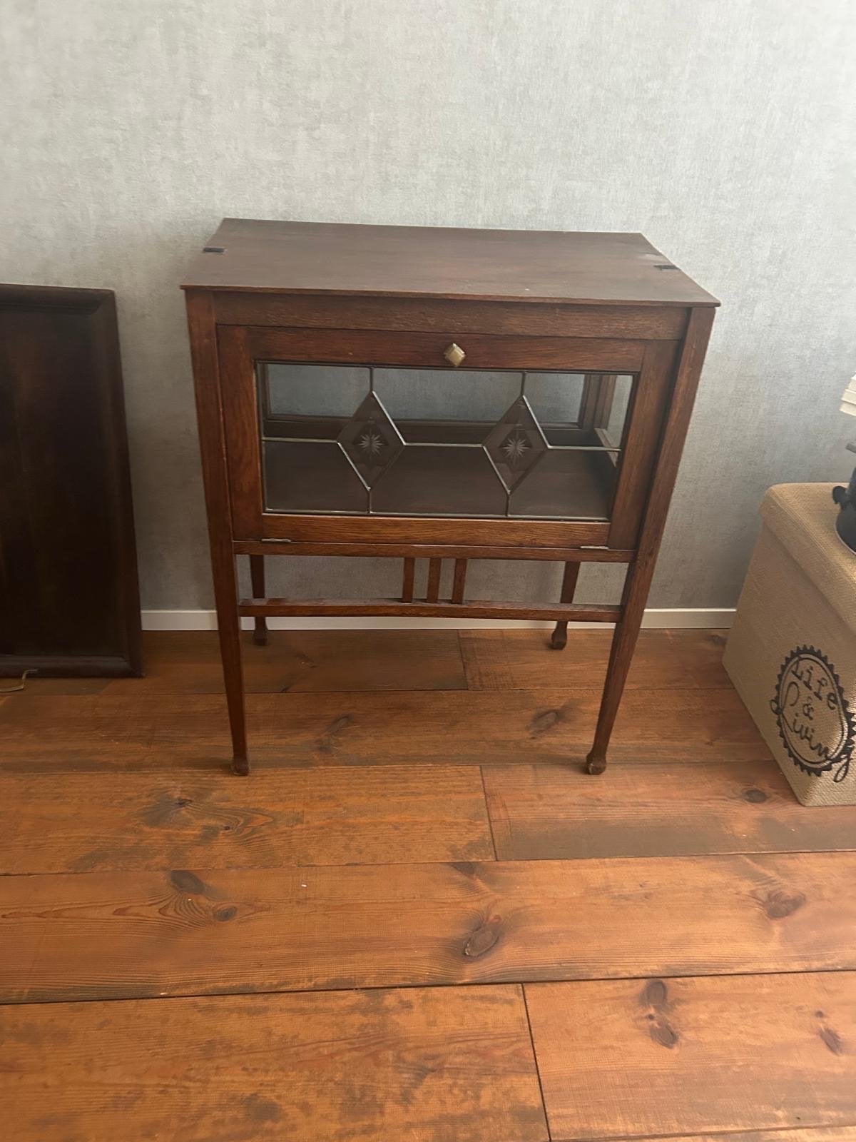 Antieke houten theekast met dienblad, Ophalen