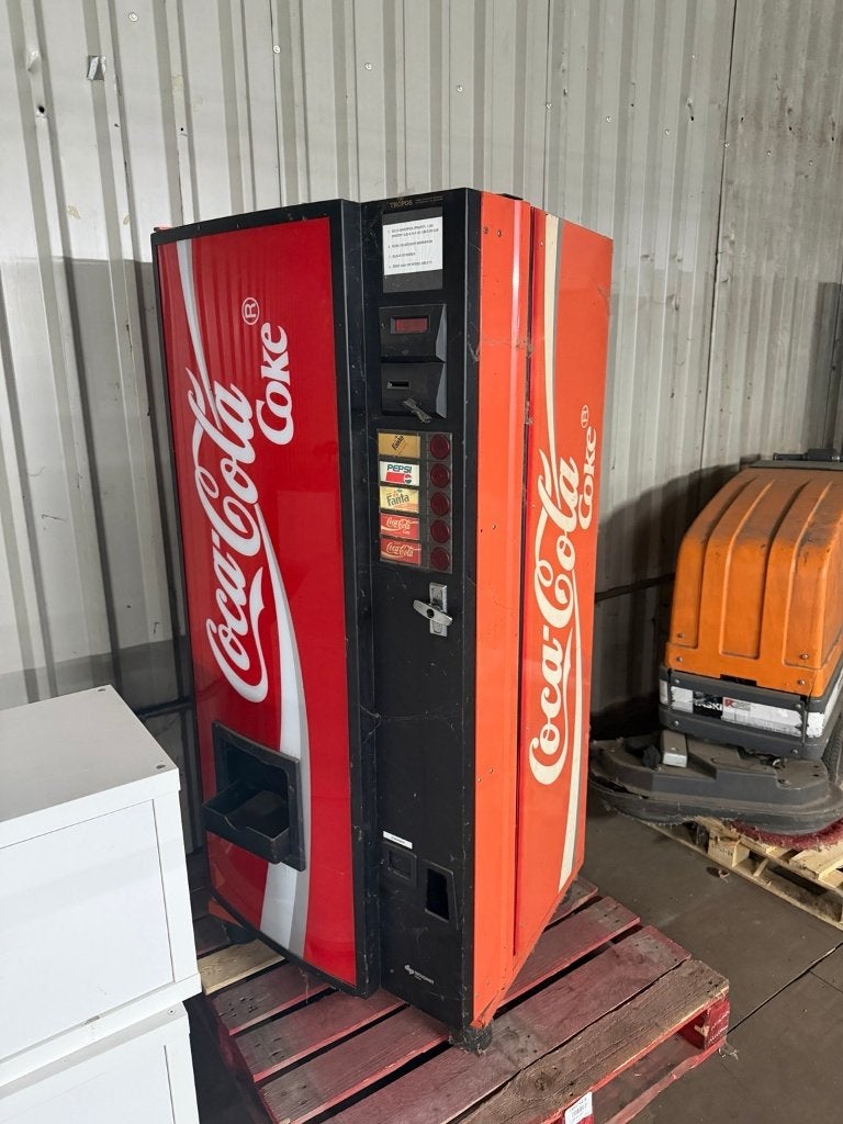 Vintage Coca-Cola Tecnomett TME 240 blikjesautomaat, Verzamelen, Ophalen, Gebruikt, Gebruiksvoorwerp