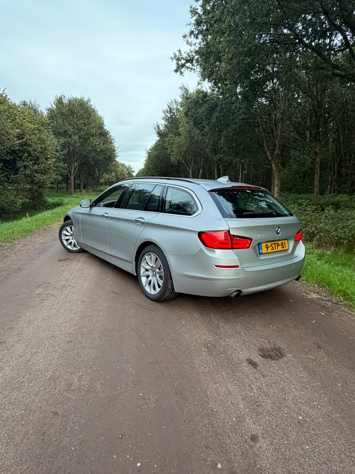 BMW 5-Serie 3.0 I 535 Touring AUT 2010 Grijs, Automaat, Achterwielaandrijving, 2000 kg, Stationwagon