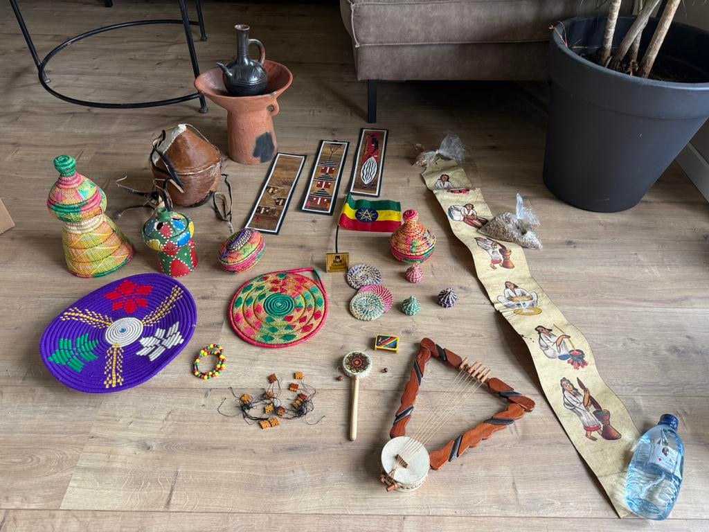 Ethiopisch pakket  manden, instrument, koffiepot, kunst, Ophalen, Zo goed als nieuw
