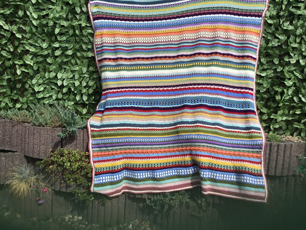 Handgehaakte warme deken met vrolijke kleuren (196x150cm), Eenpersoons, Meerkleurig, Overige materialen, Nieuw