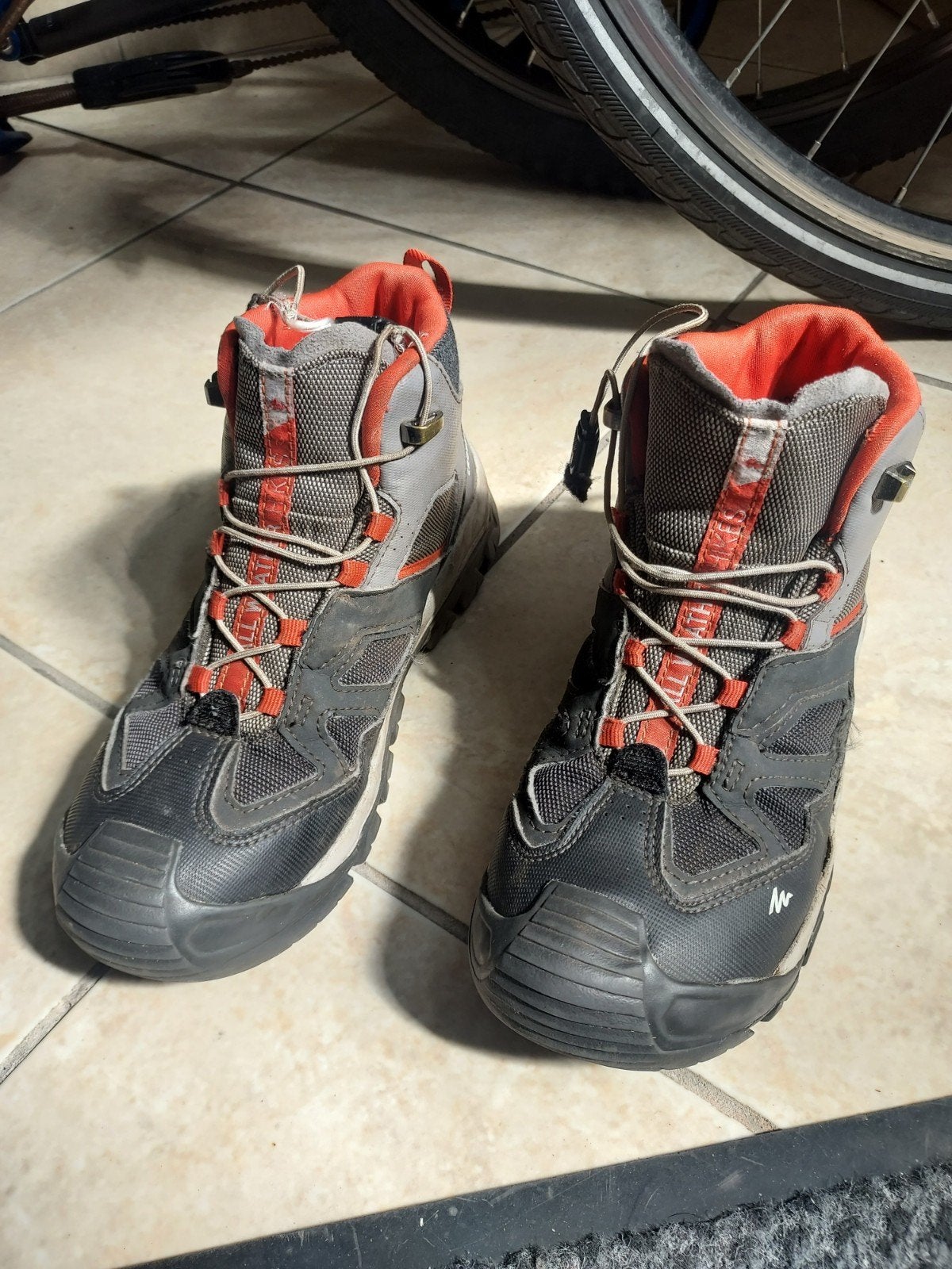 Decathlon Quechua wandelschoenen EU 35, Ophalen of Verzenden, Gebruikt, Schoenen