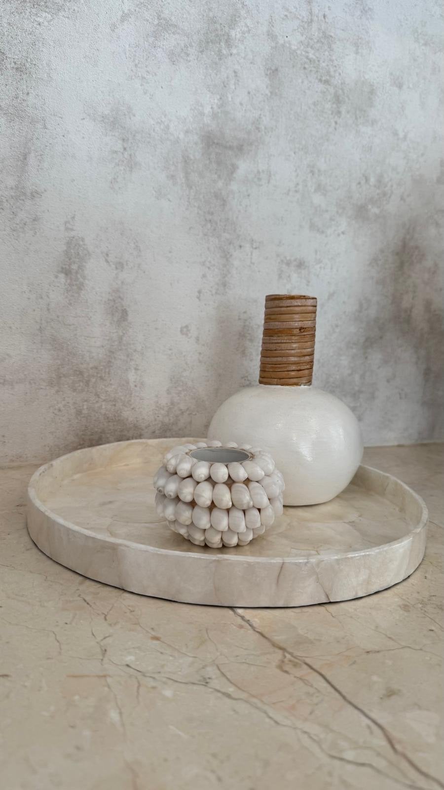 Rond dienblad van capiz schelpen 30 cm, Beige, Nieuw, Ophalen of Verzenden, Natuurlijk materiaal