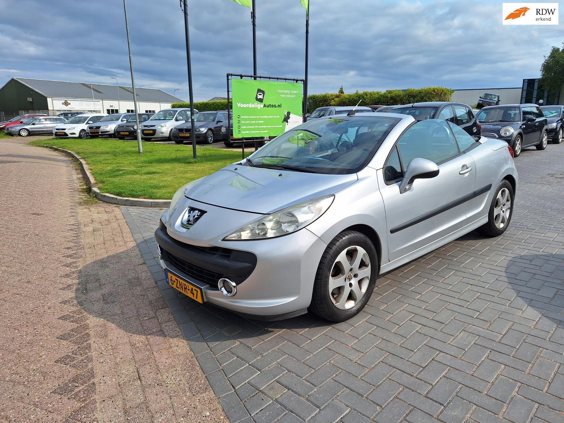 Peugeot 207 CC 1.6 VTi Première / Super leuke Cabrio / APK, 15 km/l, Gebruikt, 4 cilinders, Cabriolet