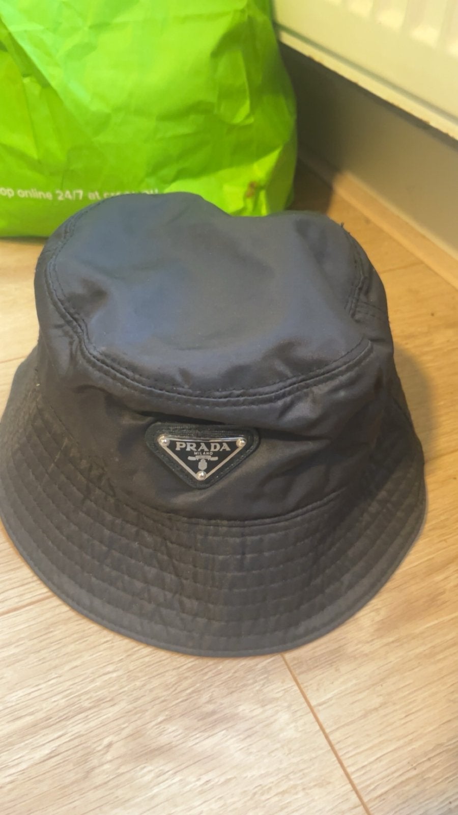 Prada Bucket Hat Zwart - Stijlvolle Hoed, Kleding | Dames, Hoeden en Petten, Ophalen of Verzenden, Gedragen, One size fits all