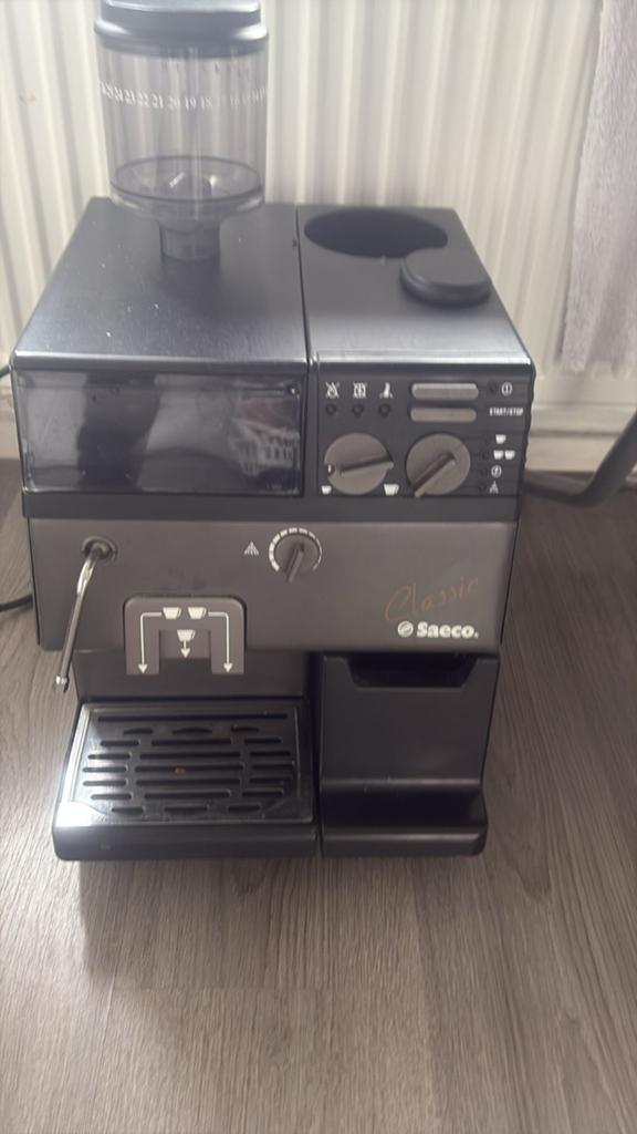 Schone koffiemachine saeco model  en goed weken, Ophalen of Verzenden, Saeco