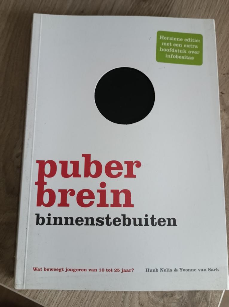 Puberbrein Binnenstebuiten - Huub Nelis & Yvonne van Sark, Ophalen of Verzenden