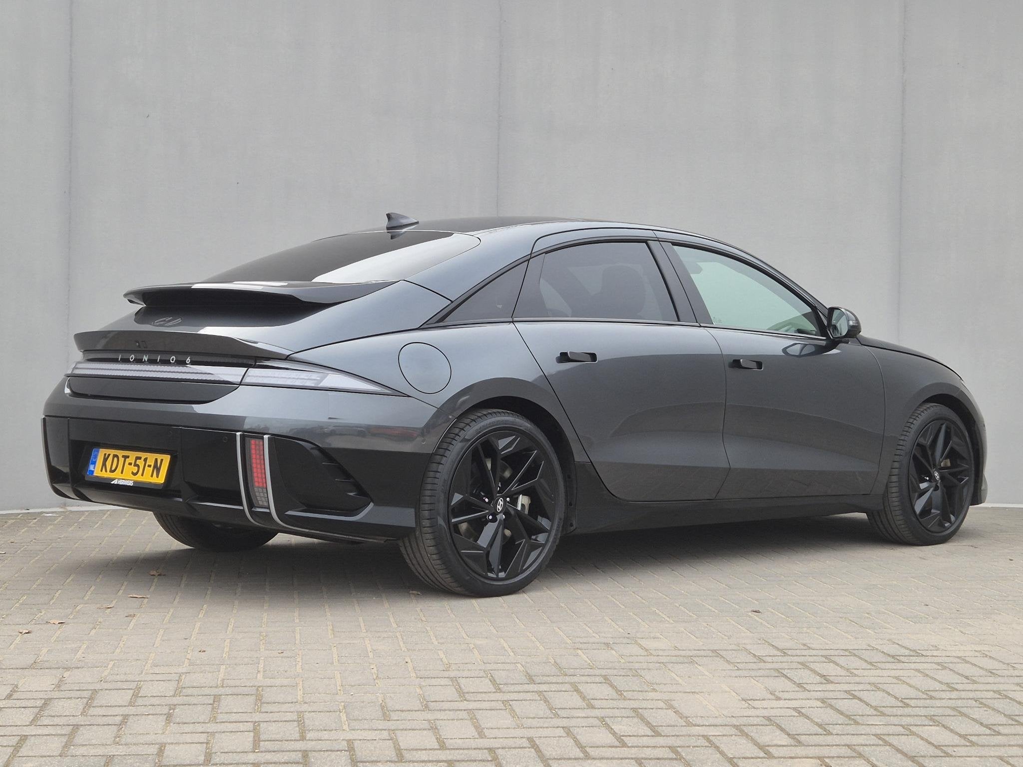 Hyundai IONIQ 6 First Edition AWD 77.4 kWh / SOH 100% / Deal, Auto's, Hyundai, Dealer onderhouden, Gebruikt, Leder en Stof, Sedan
