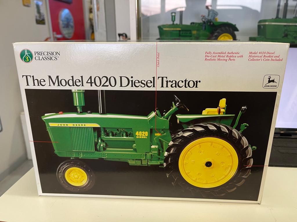 John Deere 4020 Diesel Tractor Model - Precision Classics, Overige merken, Ophalen of Verzenden, Zo goed als nieuw, Groter dan 1:32