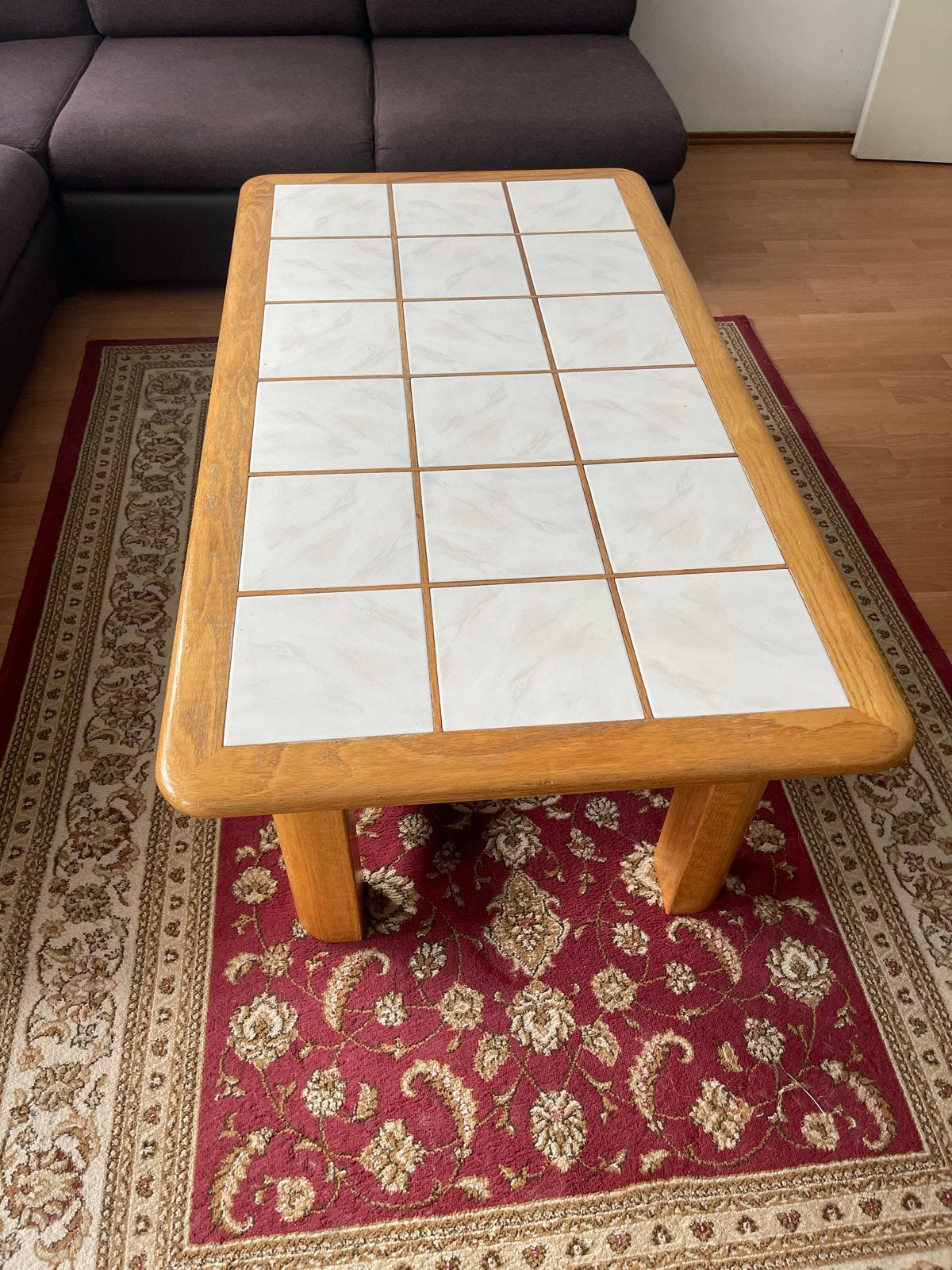 Salontafel met tegels en houten onderstel, Huis en Inrichting, Gebruikt, 100 tot 150 cm, Overige houtsoorten, 50 tot 100 cm