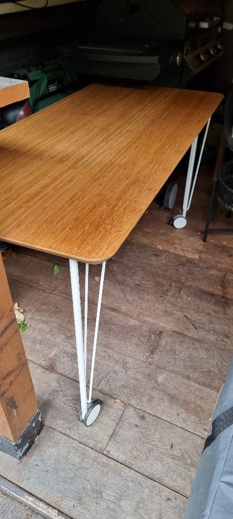 Bureau(tafel) op wielen. 140x65cm Wit/Bamboestyle, Ophalen, Zo goed als nieuw