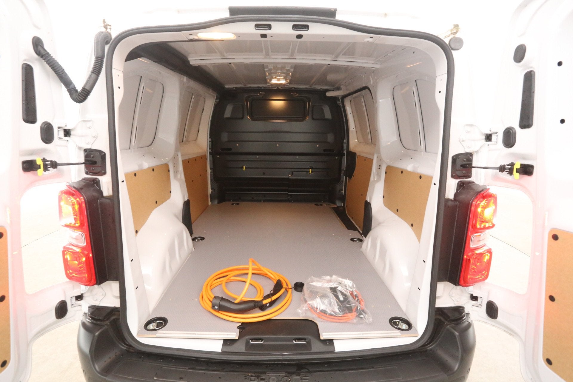 Peugeot e-Expert Toyota PROACE Electric Worker 75 kWh Long R, Auto's, 348 km, 1000 kg, 450 min, 1995 kg