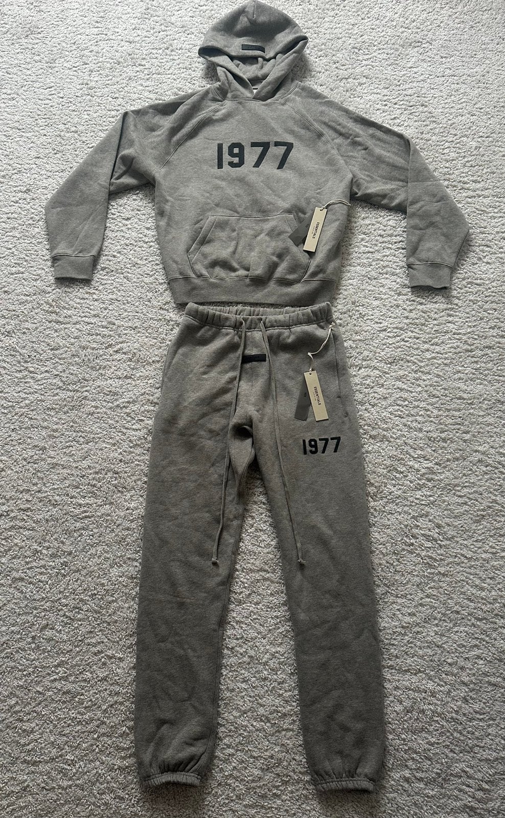 Essentials 1977 Fear of God Trainingspak (Dark Oatmeal) , Kleding | Heren, Verzenden, Nieuw, Maat 46 (S) of kleiner