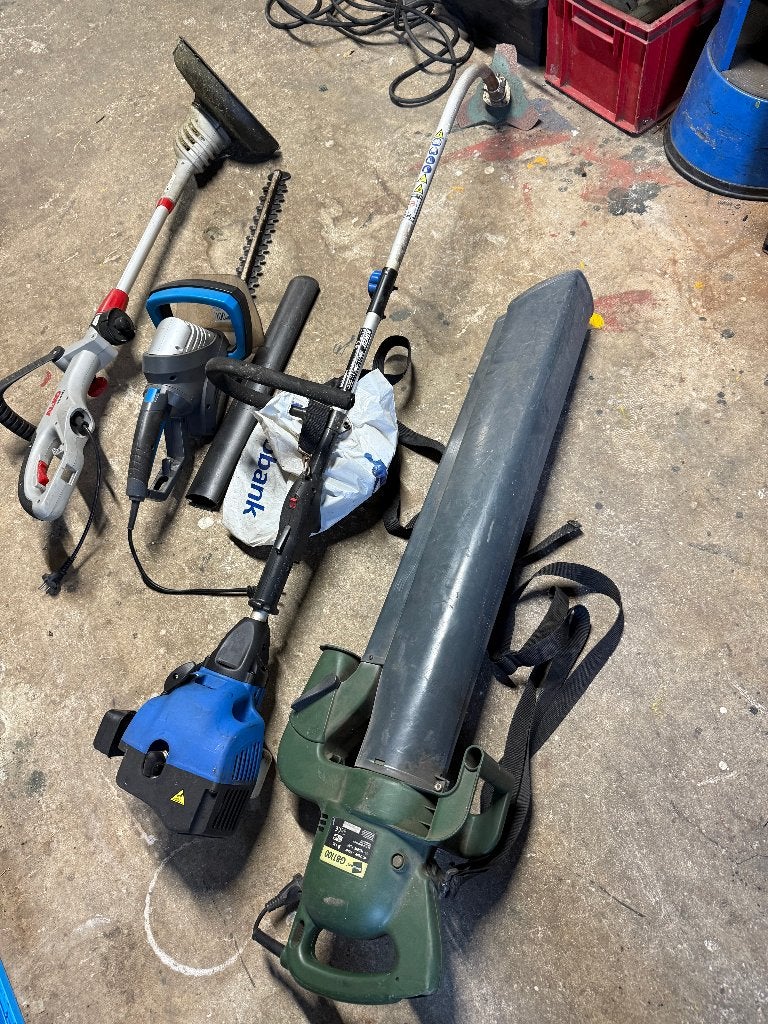 bosmaaier benzine ,bladblazer, grasstrimmer en  heggeschaar, Ophalen, Gebruikt
