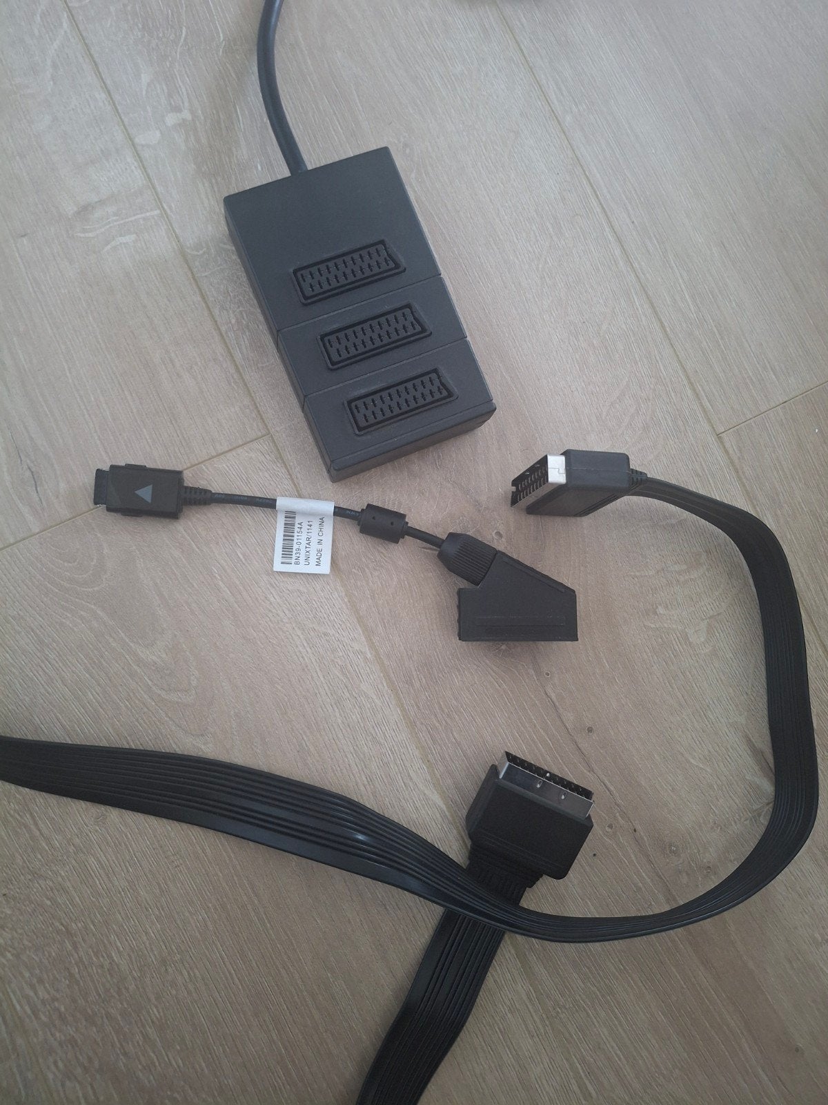 Scartkabel met 3-weg splitter, Ophalen of Verzenden, Gebruikt, Minder dan 2 meter, Scartkabel