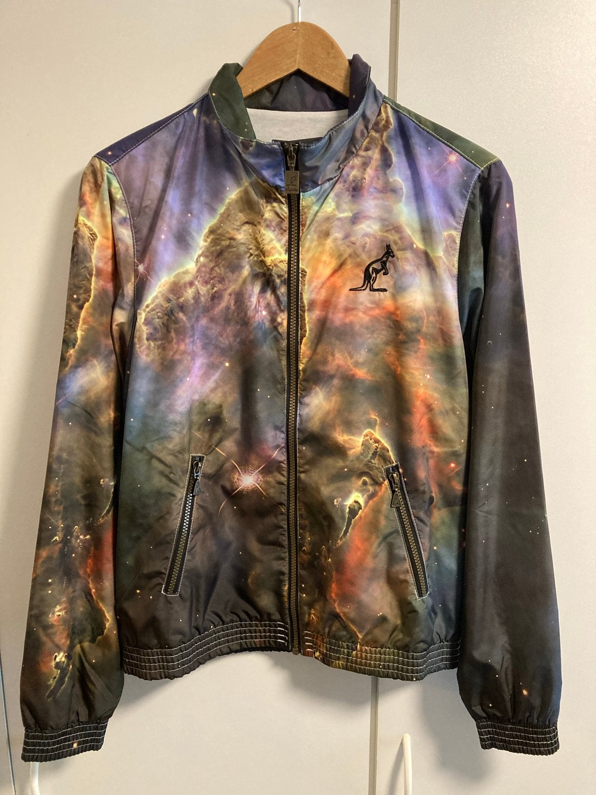 Nieuw Australian jasje maat XS met galaxy print, Kleding | Dames, Verzenden, Nieuw, Maat 34 (XS) of kleiner, Meerkleurig