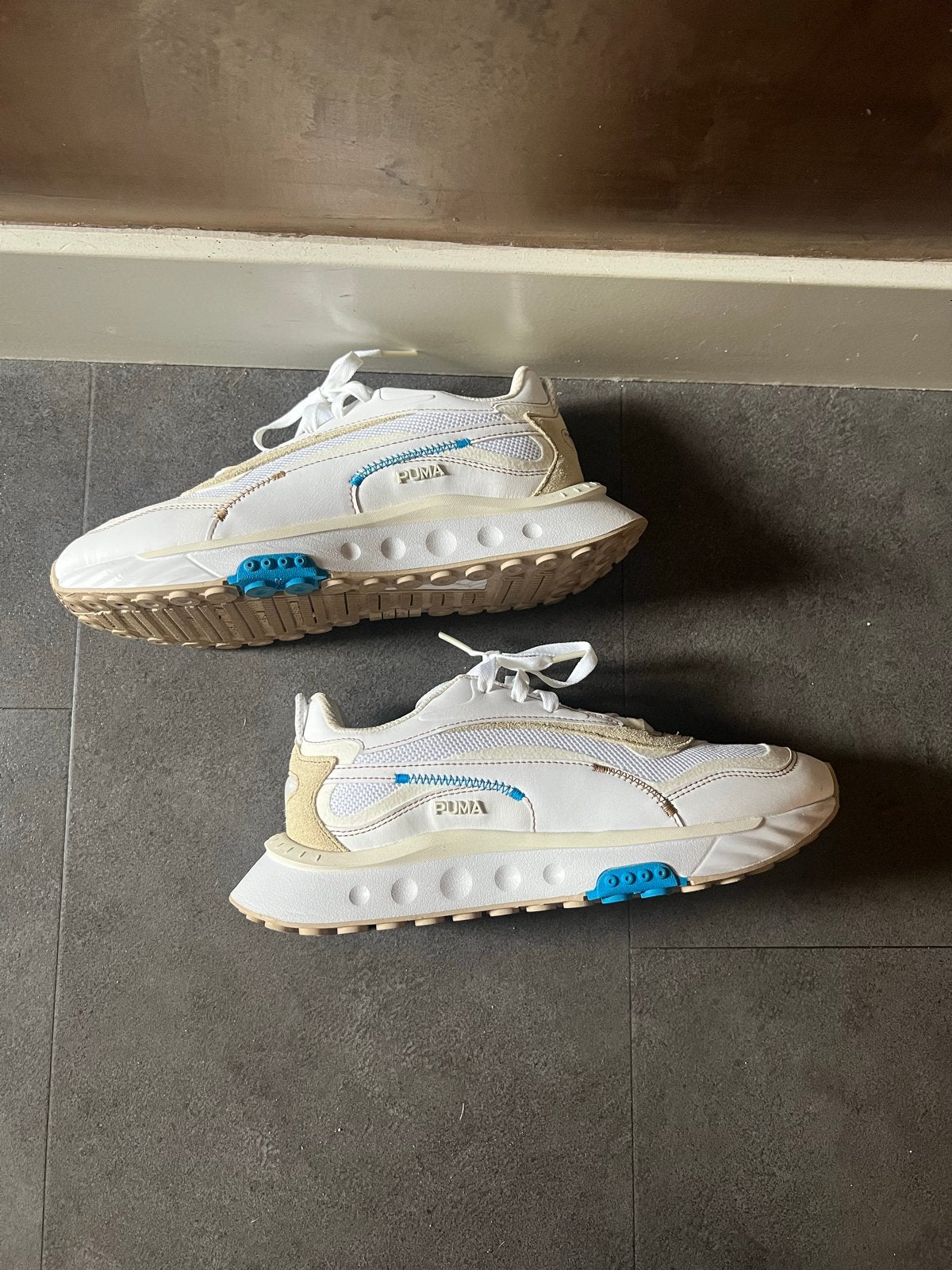 Puma sneakers wit/creme maat 39, Ophalen of Verzenden, Zo goed als nieuw, Wit, Sneakers of Gympen
