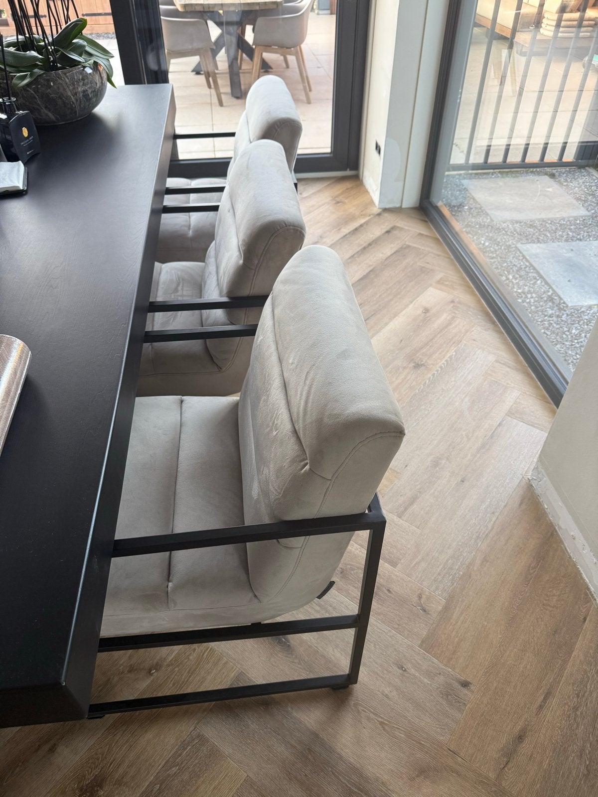 6x Richmond eettafelstoel beige/crème stof zwarte poot, Huis en Inrichting, Stoelen, Ophalen, Overige kleuren, Zo goed als nieuw