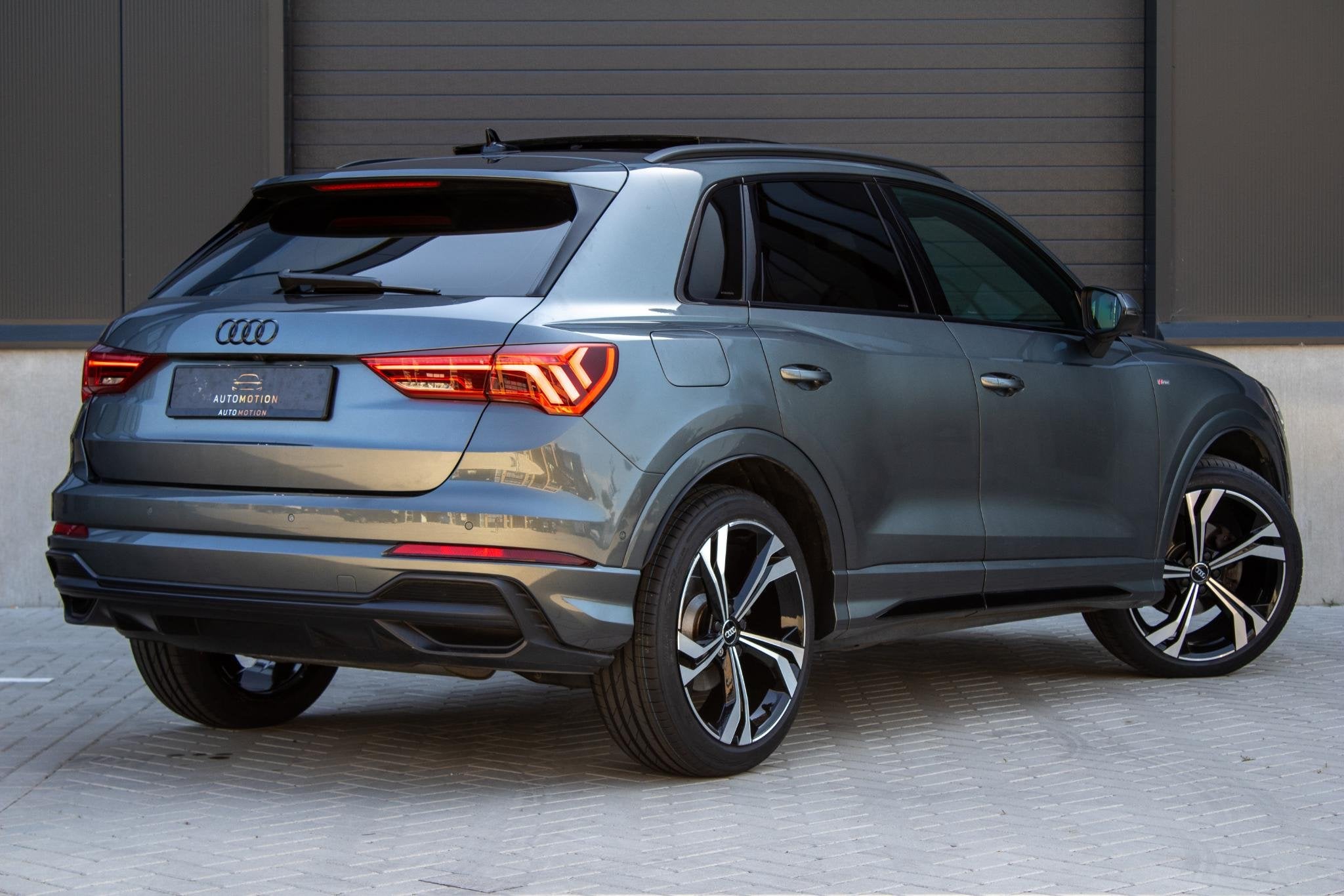 Audi Q3 35 TFSI S Line PANO CAMERA ELEKTRISCHE STOELEN SFEER, Auto's, Audi, 4 cilinders, Bedrijf, 1470 kg, Zilver of Grijs
