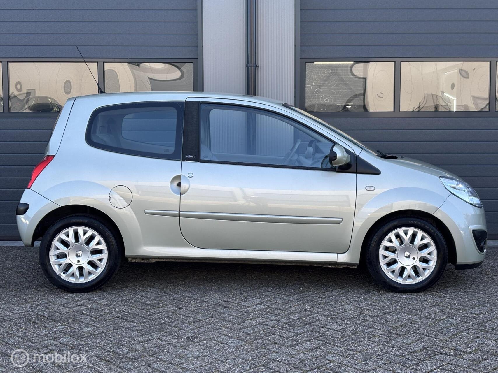 Renault Twingo 1.2-16V Luxe Dynamique // Lederen interieur, Voorwielaandrijving, Twingo, 31 €/maand, 4 cilinders