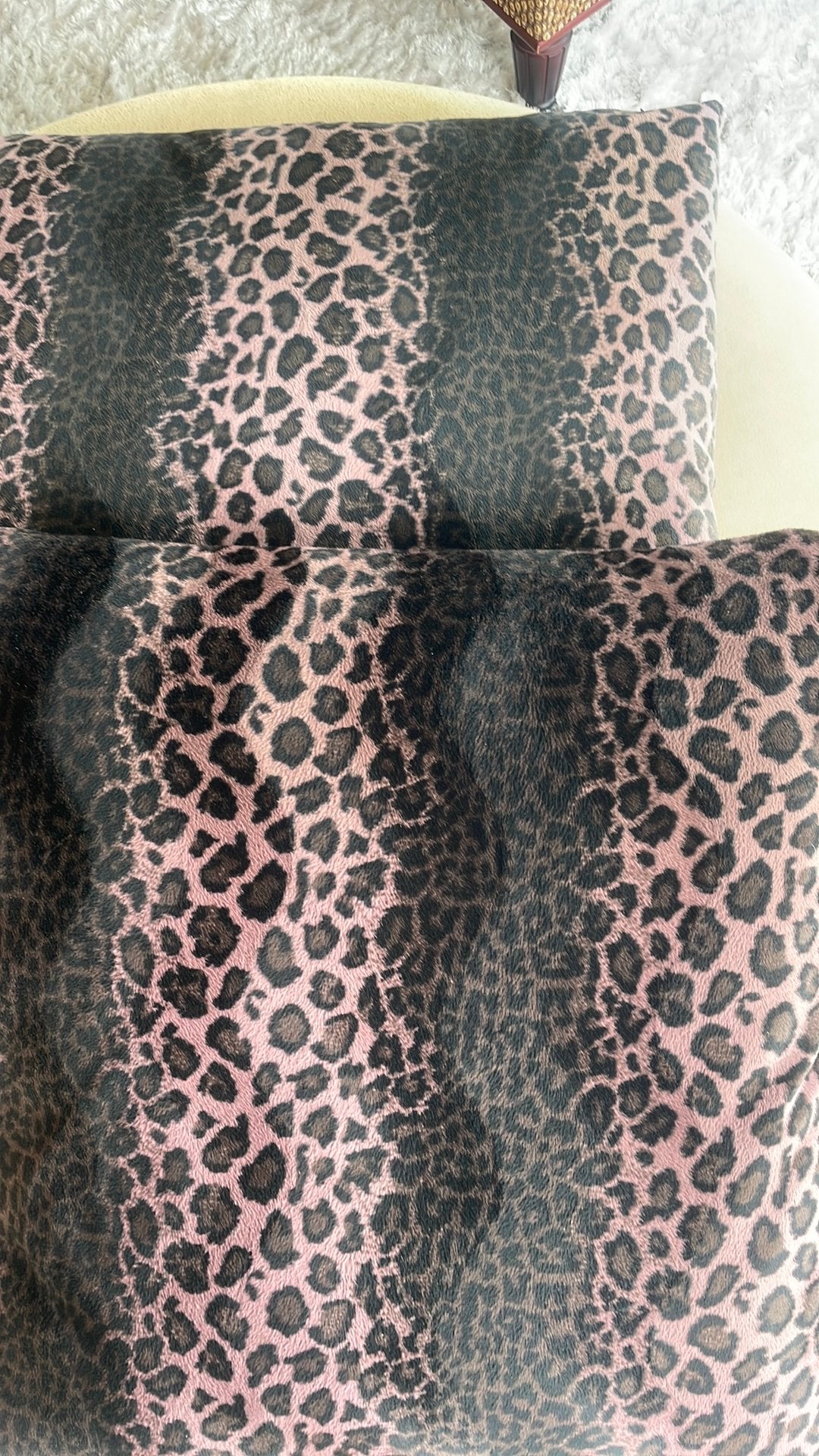 Set van 2 Leopard Kussens - Roze/Zwart, Ophalen of Verzenden, Zo goed als nieuw, Bruin, Vierkant