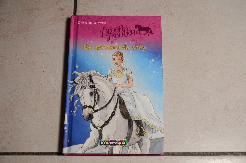 Dyslexie Droompaarden De spetterende show Gertrud Jetten 8+, Boeken, Ophalen of Verzenden, Zo goed als nieuw, Fictie algemeen