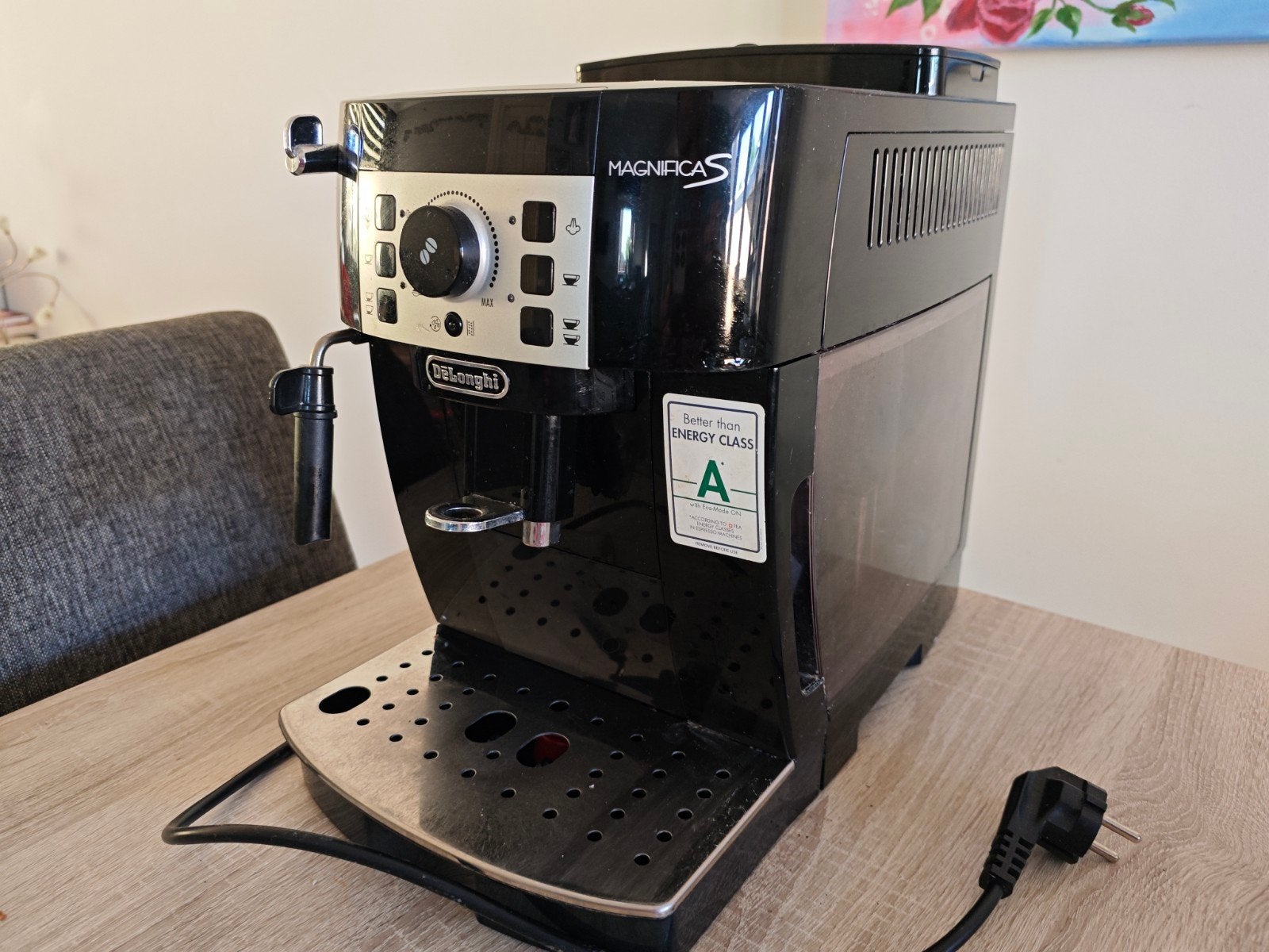DeLonghi Magnifica S Volautomatische Koffiemachine, Witgoed en Apparatuur, Koffiezetapparaten, Stoompijpje, Gebruikt, Koffiemachine