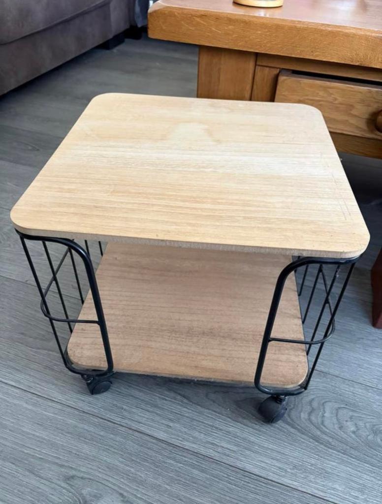 Rollende bijzettafel, Huis en Inrichting, Minder dan 55 cm, Vierkant, Zo goed als nieuw, Ophalen