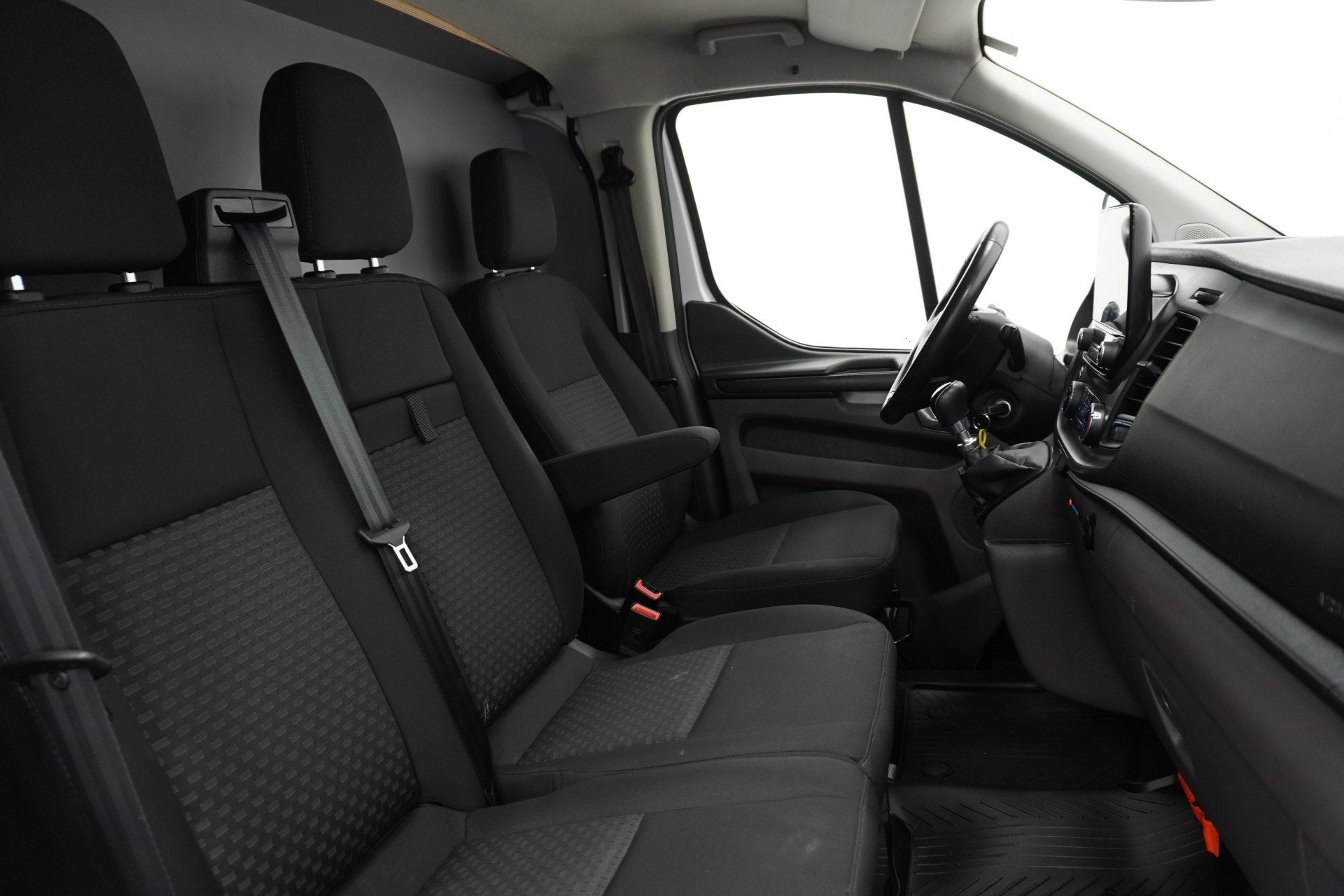 Ford Transit Custom 2.0 TDCI 130PK L2 - EURO 6 - Airco - Nav, Voorwielaandrijving, 4 cilinders, Wit, Origineel Nederlands