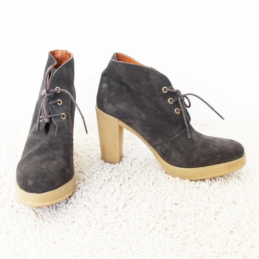 Zeer Mooie Suede Ras Enkellaarsjes -s13 (Maat 40) € 125,-, Kleding | Dames, Schoenen, Overige kleuren, Lage of Enkellaarzen, Ras -
