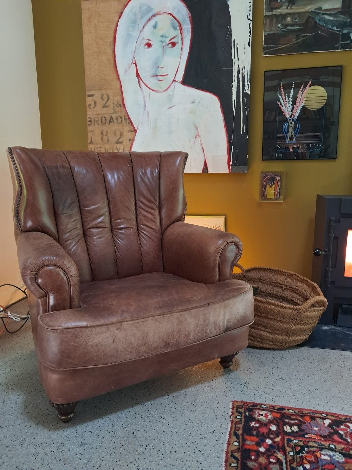 Bruine Leren Oorfauteuil met Houten Poten en Siernagels, Ophalen, Gebruikt, 100 tot 125 cm, Klassiek