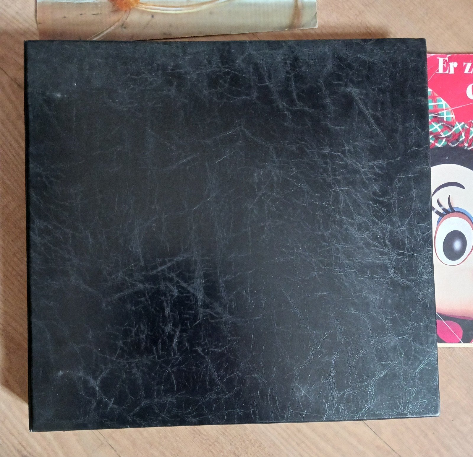 groot kaarten/foto album met 27 vellen deels gevuld, Gebruikt, Overige merken, Zwart, Ophalen of Verzenden