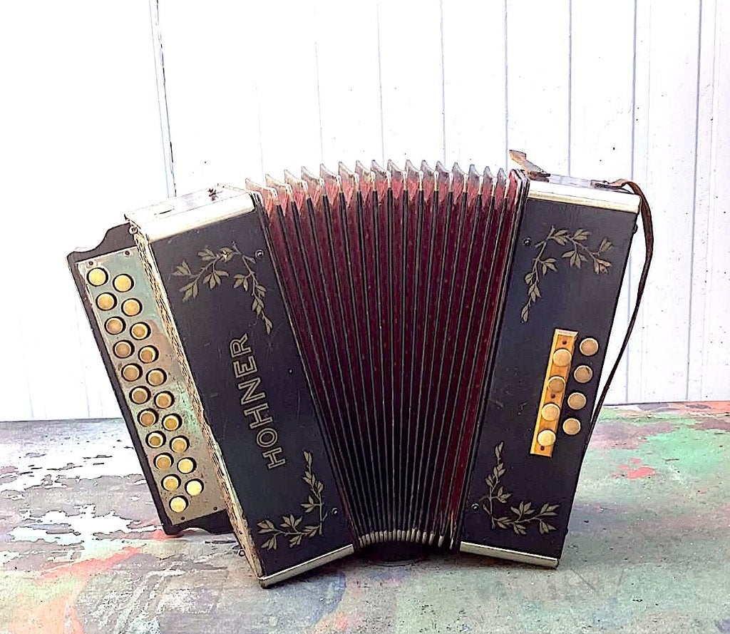 Te koop antieke trekzak knoppen accordeon Hohner 8-bassen, Muziek en Instrumenten, Accordeons, Gebruikt, Overige formaten, Ophalen of Verzenden