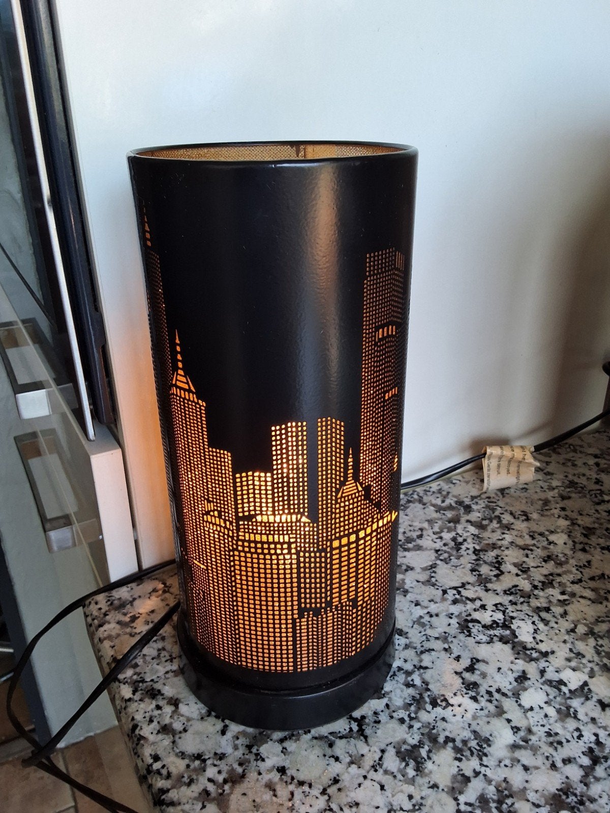 Tafellamp skyline - sfeervolle verlichting, Huis en Inrichting, Lampen | Tafellampen, Gebruikt, Overige merken, Sfeerlamp, Zwart