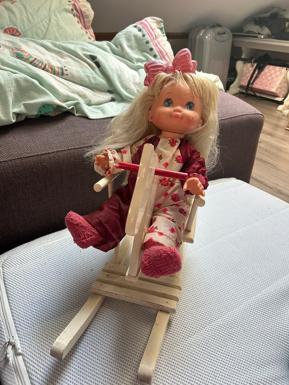 Baby pop met hobbel paard, Ophalen of Verzenden, Gebruikt, Pop