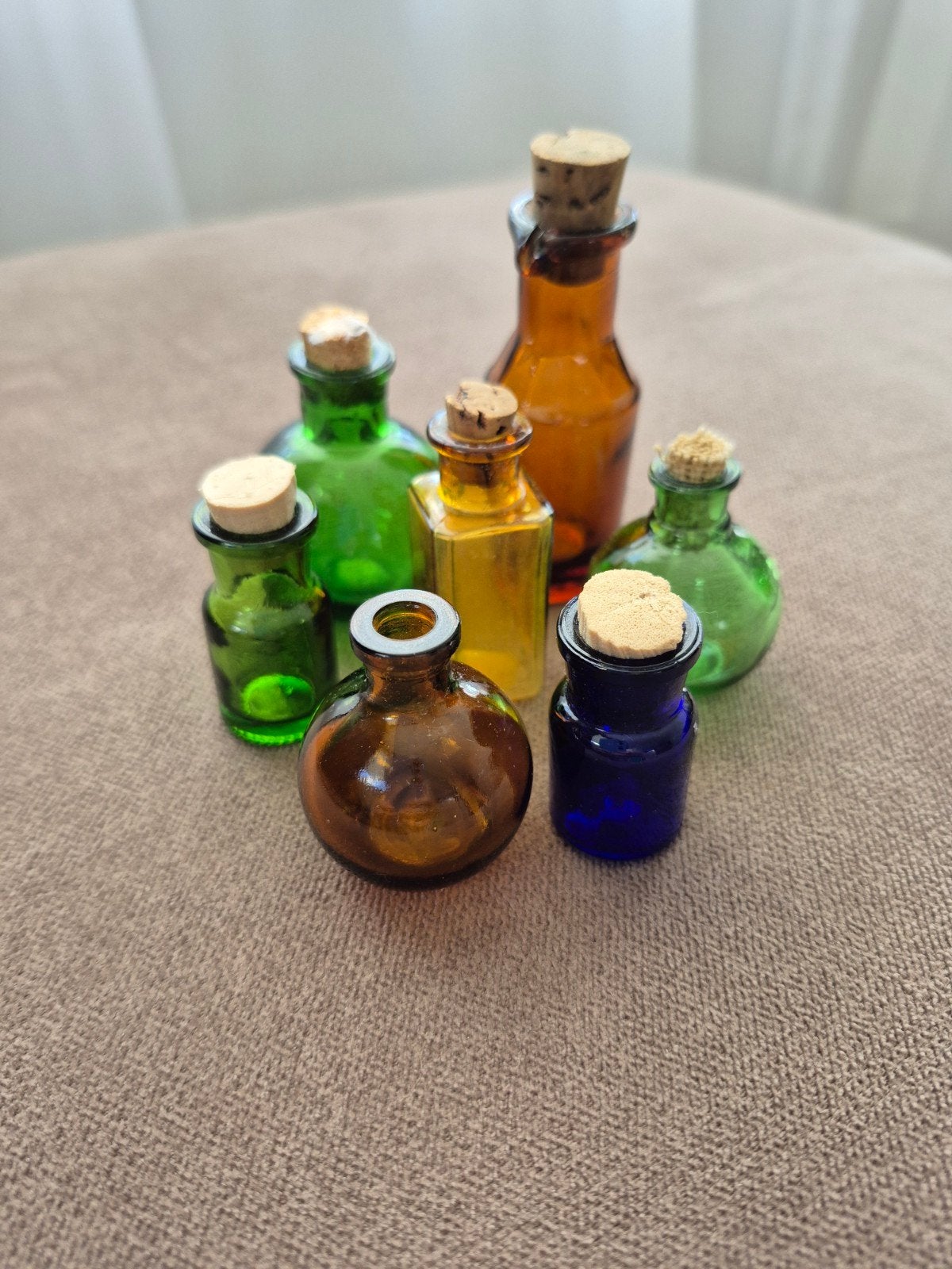 Zeven schattige miniatuur glazen flesjes, Verzenden