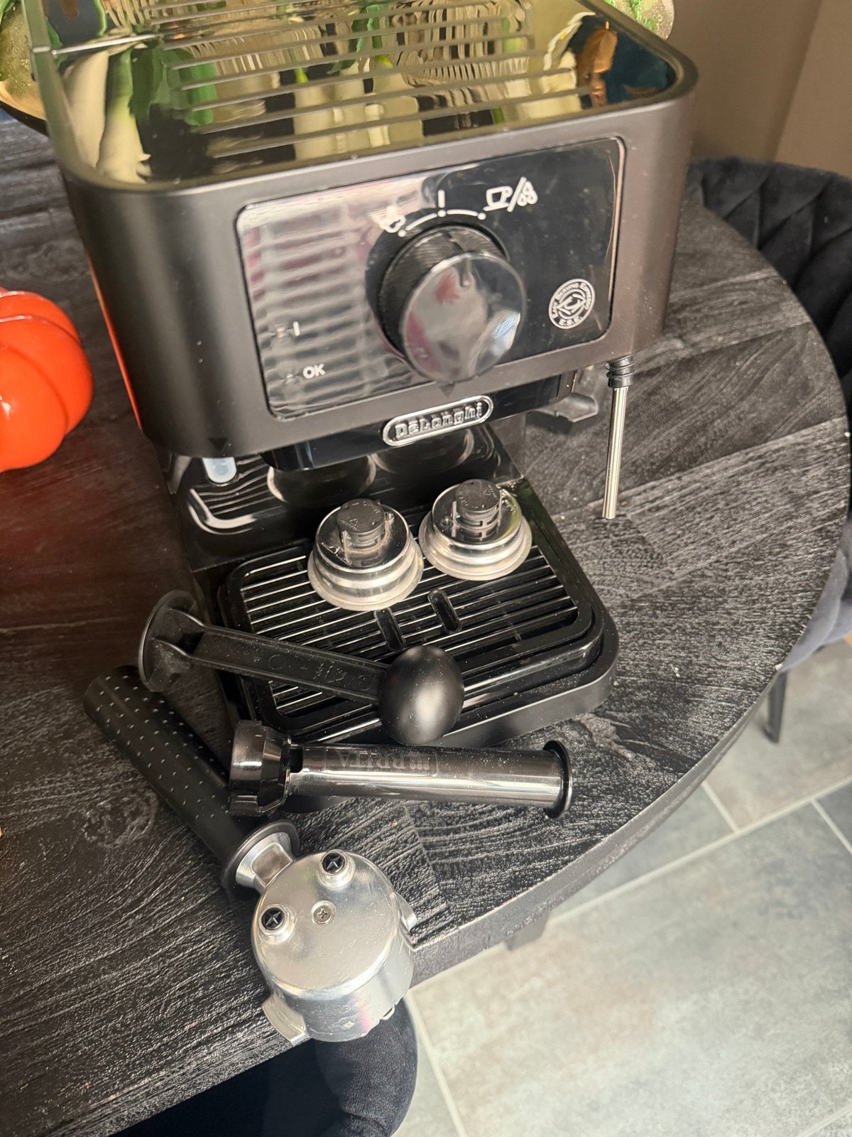 De Longhi Dedica Espressomachine, Espresso apparaat, Gemalen koffie, Zo goed als nieuw, 2 tot 4 kopjes