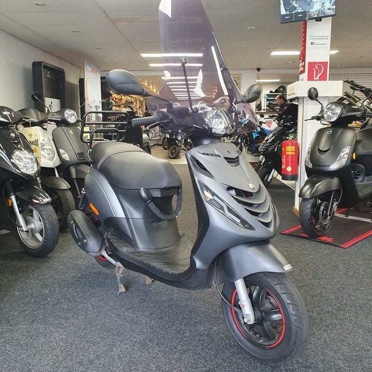 Piaggio Zip Iget 25km 2019 slechts 5290km snor, Ophalen, Gebruikt, Info@piaggio.nl, Benzine