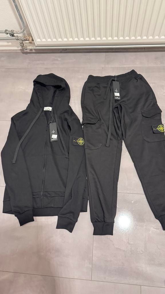 Stone Island Trainingspak Zwart - Nieuw met labels, Ophalen of Verzenden, Nieuw, Jongen